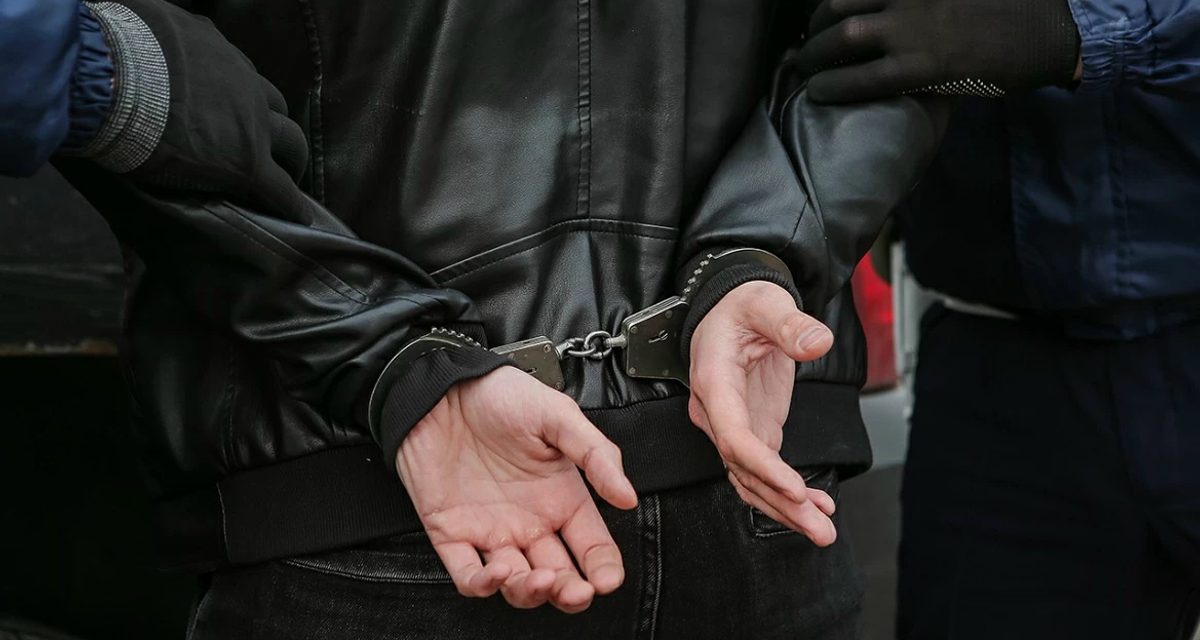 Подростки 13 и 14 лет угнали «ВАЗ» с открытой парковки в Большой Ельне