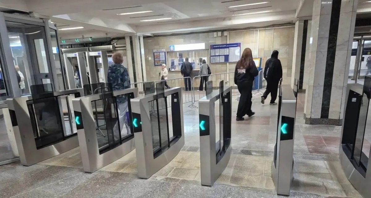 На станции метро «Московская» запустили новые турникеты и попросили пассажиров помочь с настройкой
