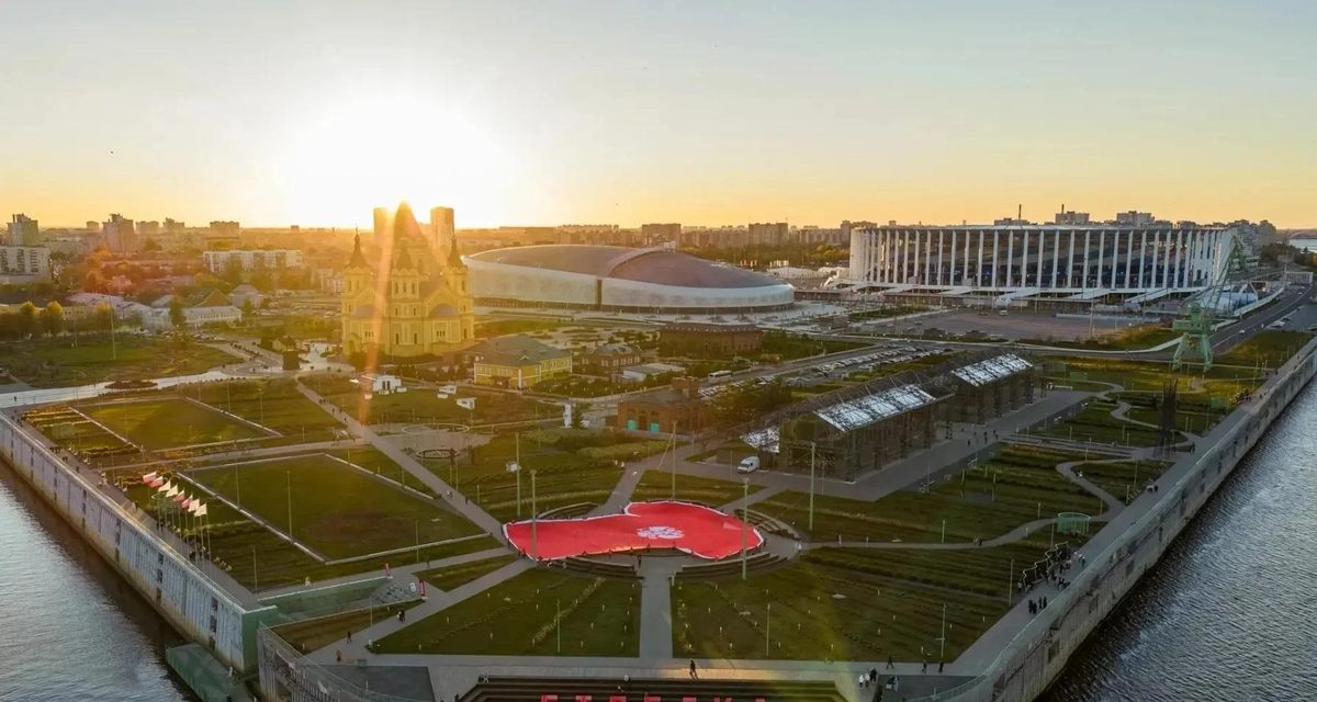 На Стрелке развернули 50-метровую футболку перед матчем России с Нигерией