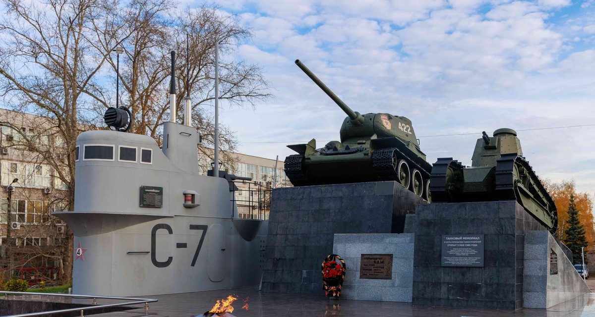На площади Славы высадят девять тысяч красных тюльпанов к 9 мая
